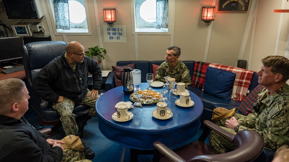 U.S. 2nd Fleet Commander Visits USS Leyte Gulf (CG 55)