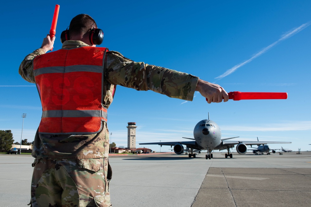 9th Air Refueling Squadron retires flagship KC-10 Extender