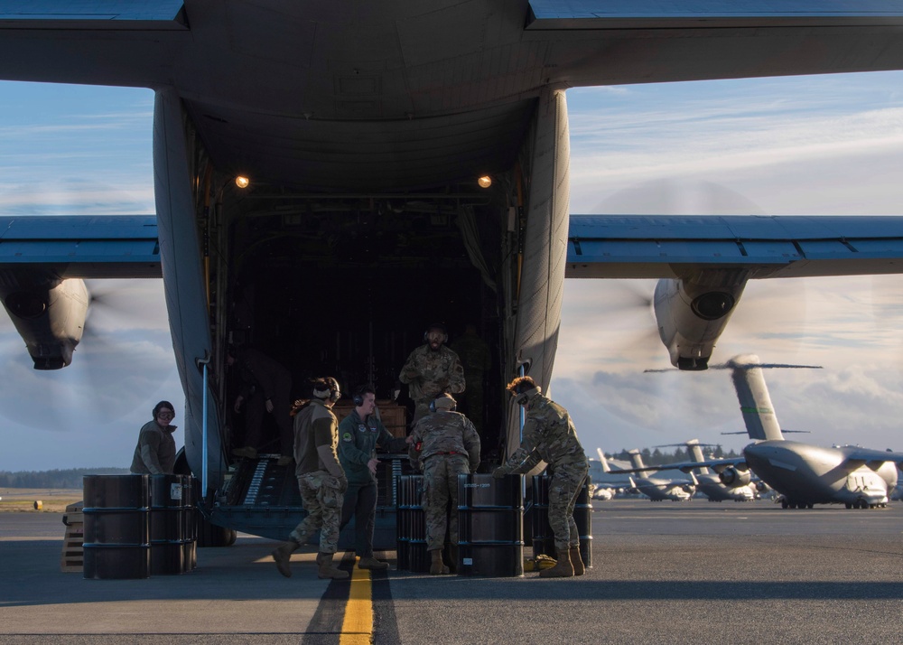 62d AW, Little Rock AFB, Royal New Zealand Air Force train on Combat Offload Method B