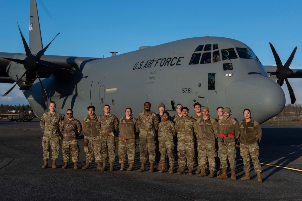 62d AW, Little Rock AFB, Royal New Zealand Air Force train on Combat Offload Method B