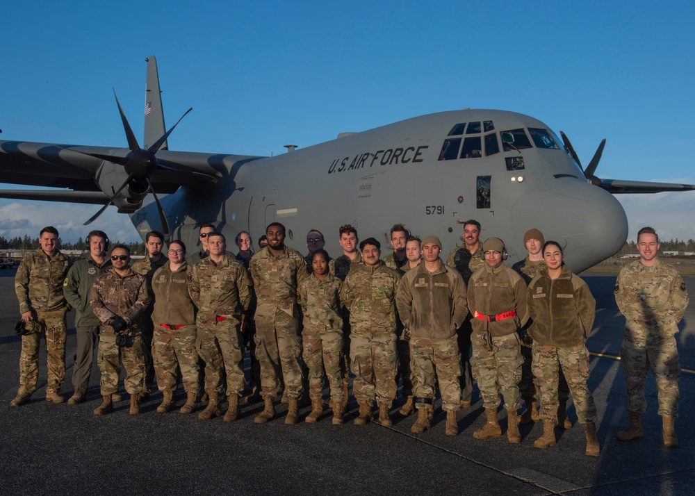 62d AW, Little Rock AFB, Royal New Zealand Air Force train on Combat Offload Method B