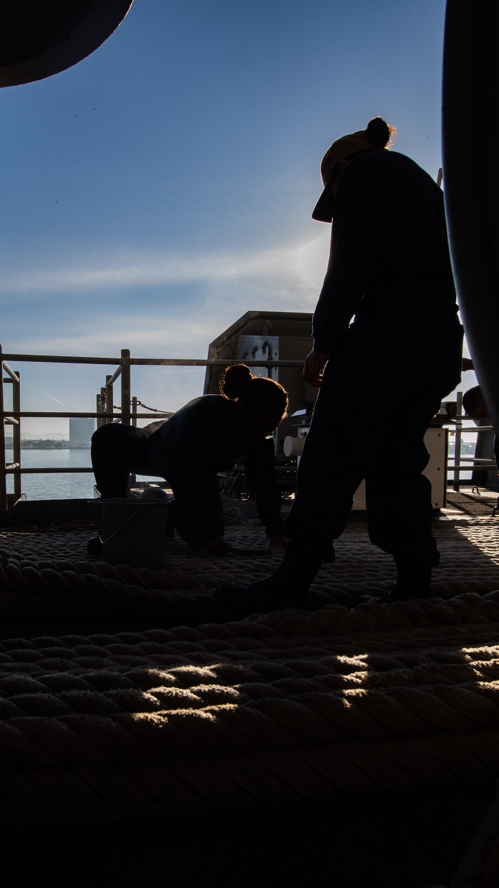 Abraham Lincoln departs San Diego Bay
