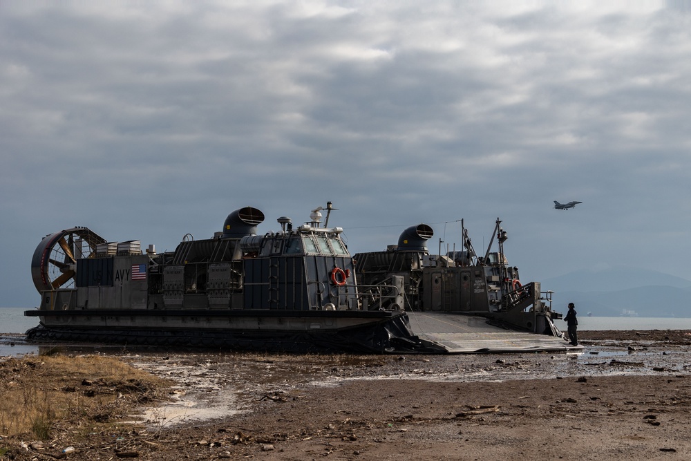 Ship-to-shore manuever during 26th MEU(SOC) MAGTF Sustainment Exercise, Odyssey Encore