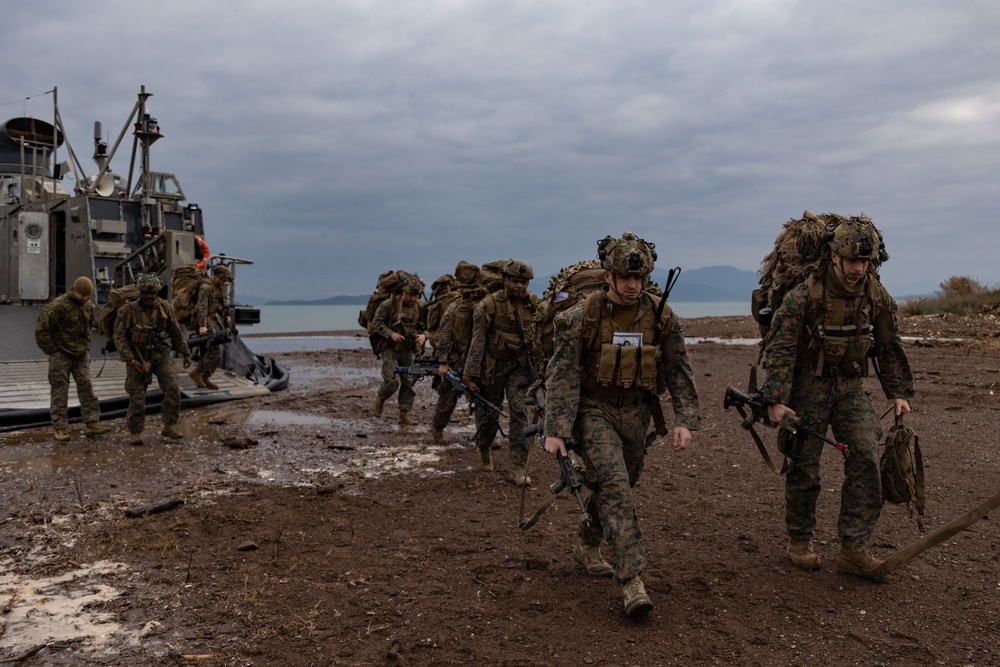 Ship-to-shore maneuver during 26th MEU(SOC) MAGTF Sustainment Exercise, Odyssey Encore