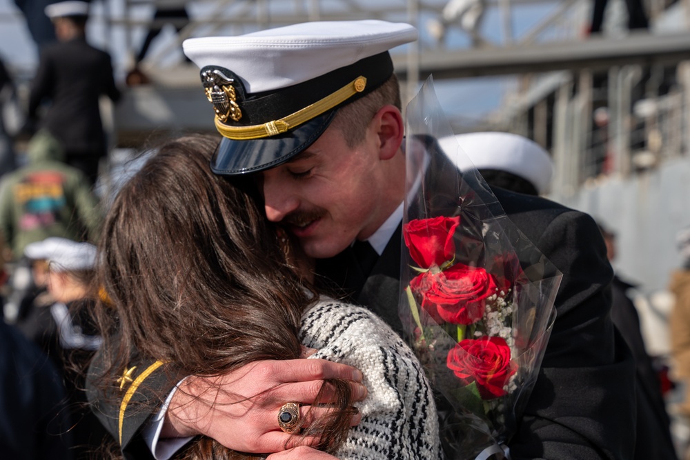 USS Normandy (CG 60) Returns from Deployment