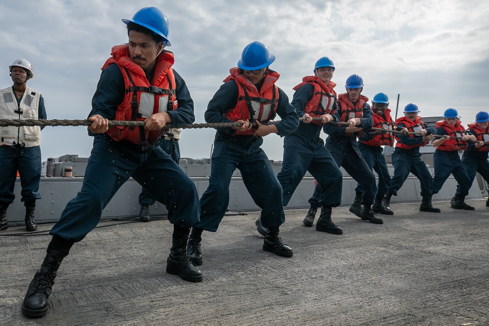 USS Laboon (DDG 58) Conducts a Replenishment-at-Sea with USNS Kanawha (T-AO 196)