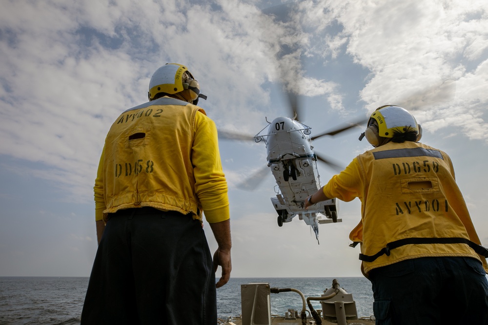 USS Laboon (DDG 58) Conducts a Vertical Replenishment with USNS Alan Shepard (T-AKE 3)