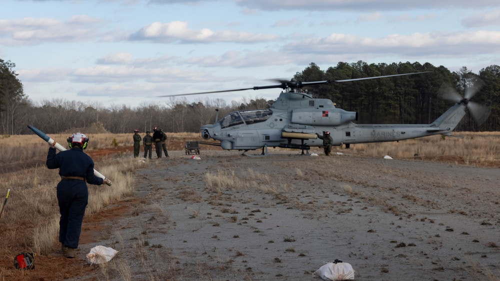 VMM-365 (REIN) FARP and Close Air Support Exercise