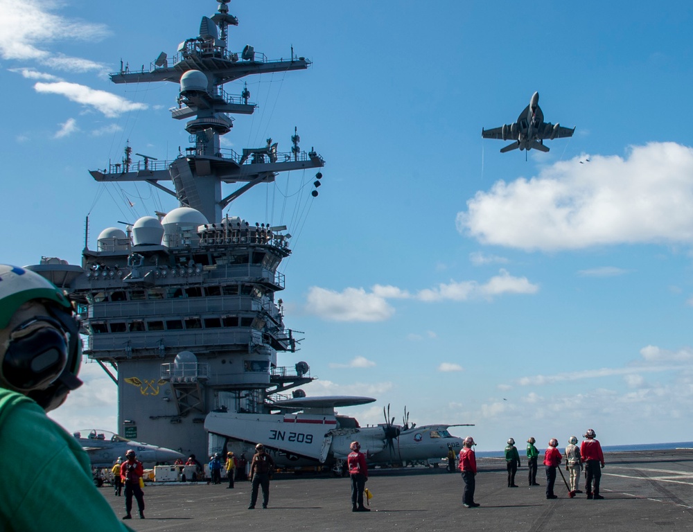 USS Carl Vinson (CVN 70) Conducts Flight Operations in the Philippine Sea