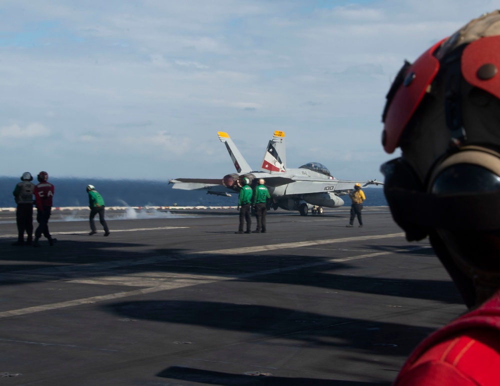USS Carl Vinson (CVN 70) Conducts Flight Operations in the Philippine Sea