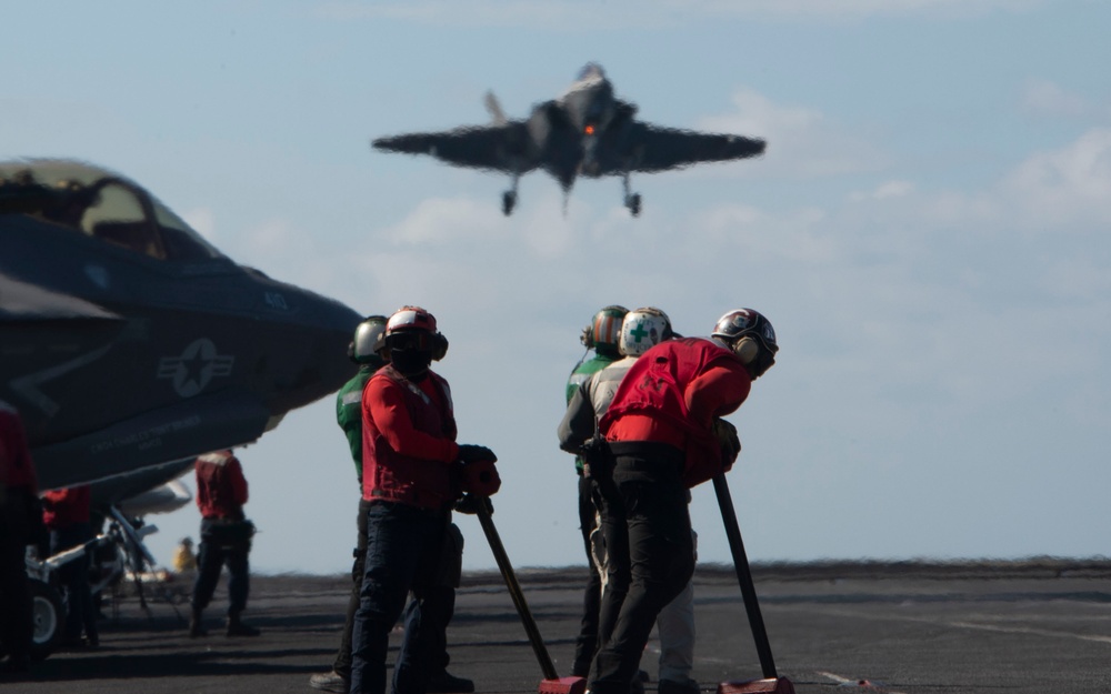 USS Carl Vinson (CVN 70) Conducts Flight Operations
