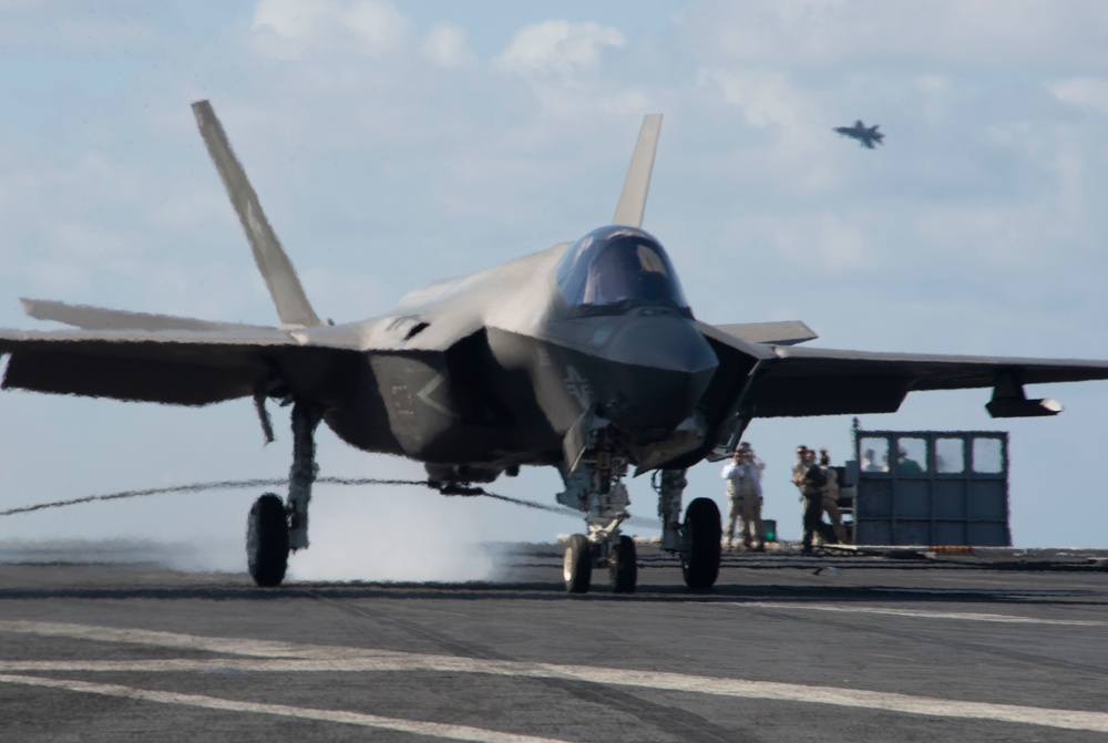 USS Carl Vinson (CVN 70) Conducts Flight Operations