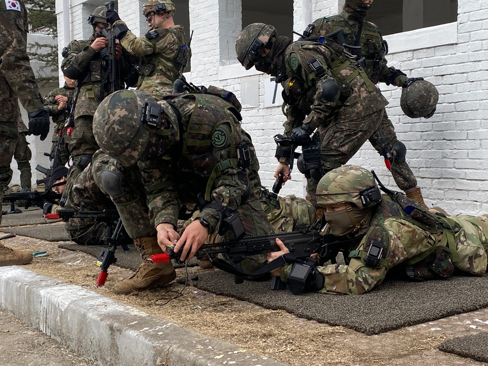 USAG Daegu HHC Soldiers conduct training with ROK Army 50th Infantry