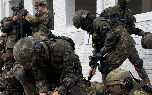 USAG Daegu HHC Soldiers conduct training with ROK Army 50th Infantry