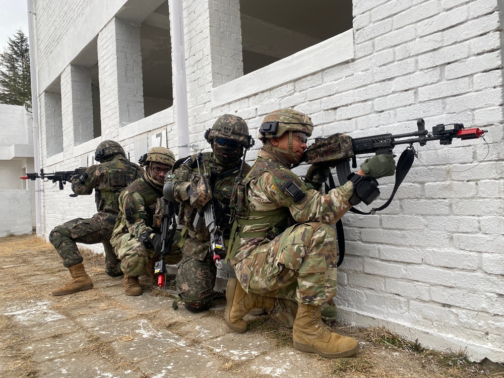 USAG Daegu HHC Soldiers conduct training with ROK Army 50th Infantry