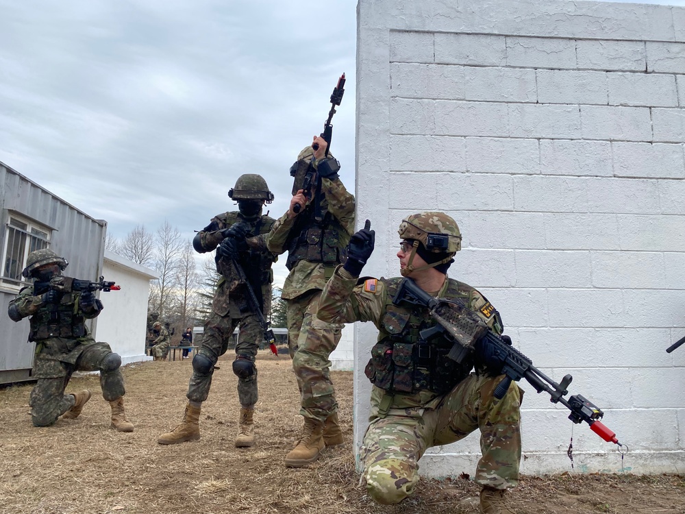 USAG Daegu HHC Soldiers conduct training with ROK Army 50th Infantry