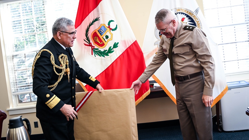 Peruvian Dignitaries present Historic Portrait to the Inter-American Defense College