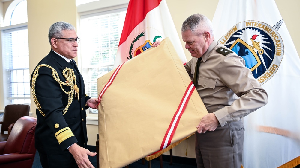 Peruvian Dignitaries present Historic Portrait to the Inter-American Defense College