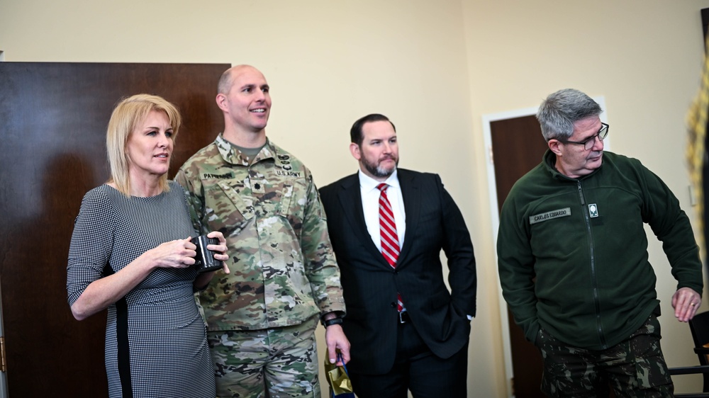 Peruvian Dignitaries present Historic Portrait to the Inter-American Defense College