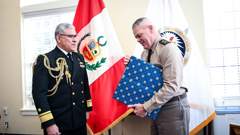 Peruvian Dignitaries present Historic Portrait to the Inter-American Defense College