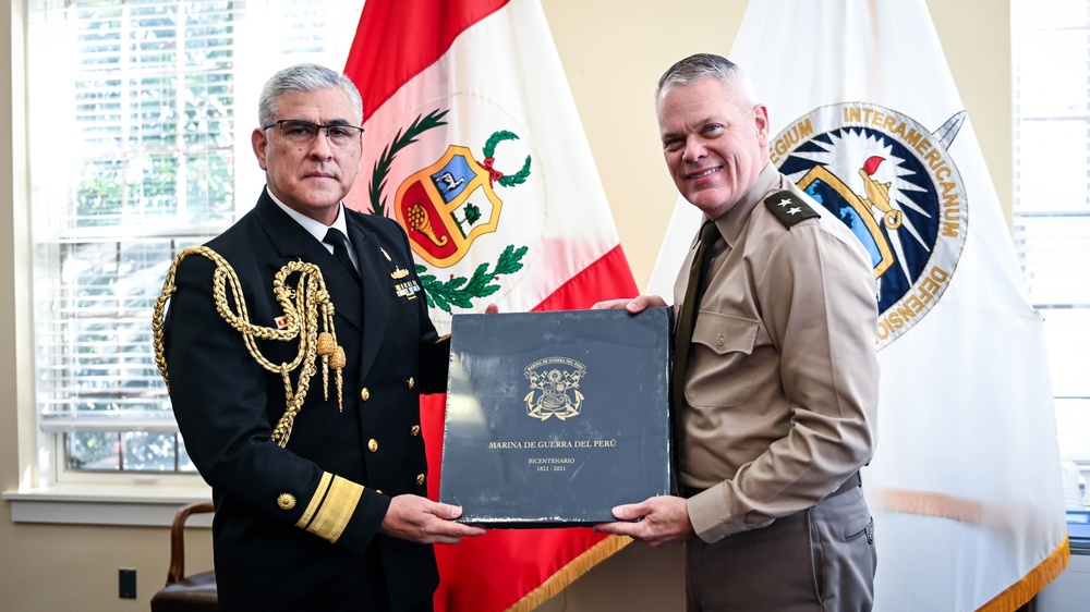 Peruvian Dignitaries present Historic Portrait to the Inter-American Defense College