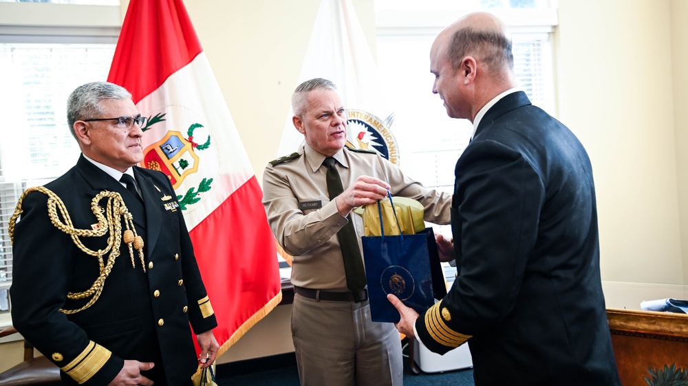 Peruvian Dignitaries present Historic Portrait to the Inter-American Defense College
