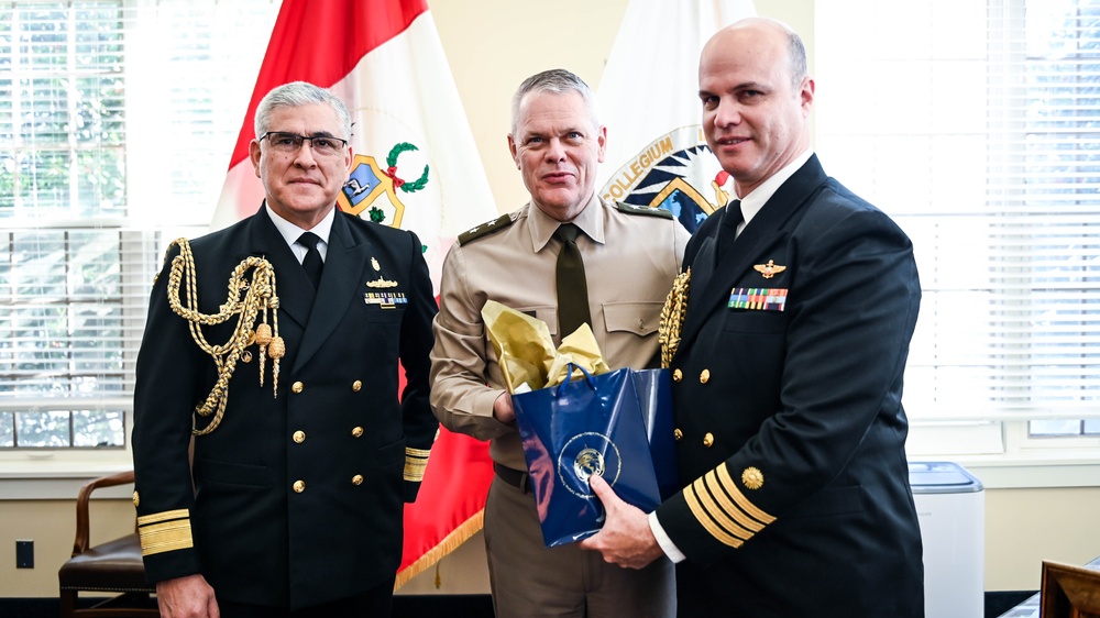 Peruvian Dignitaries present Historic Portrait to the Inter-American Defense College