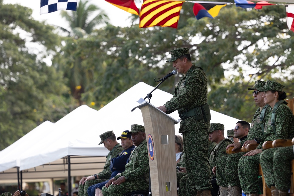 Infanteria de Marina de Colombia graduates first female recruits