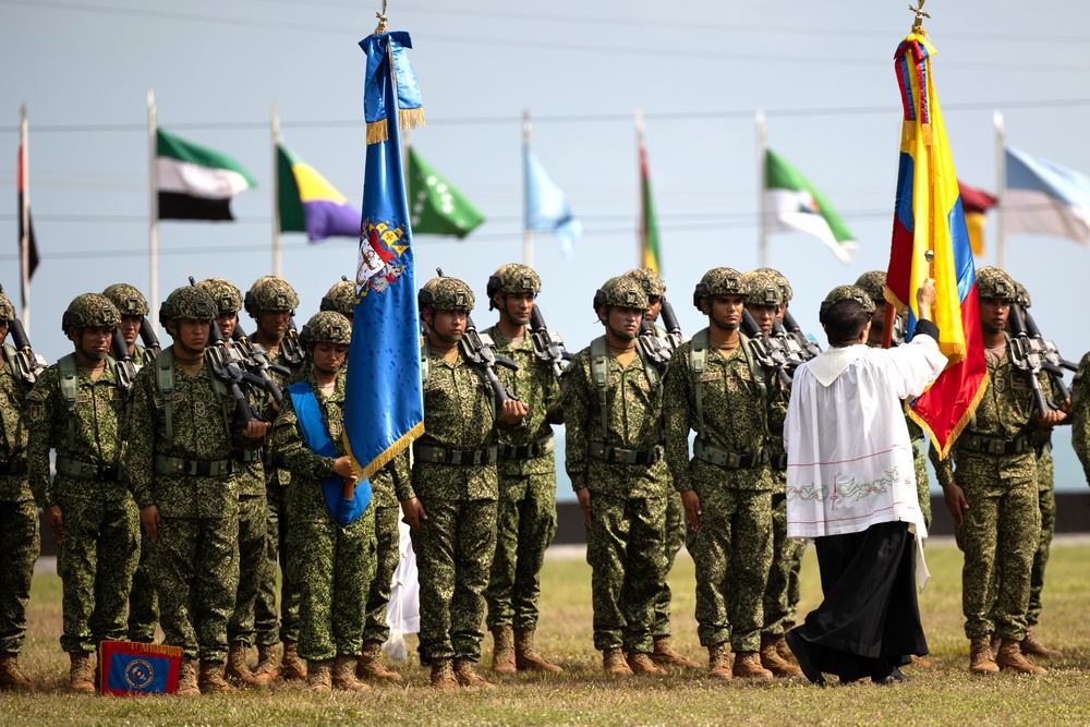 Infanteria de Marina de Colombia graduates first female recruits