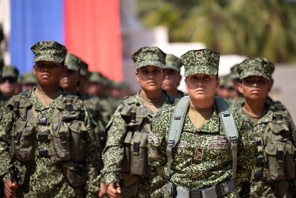 Infanteria de Marina de Colombia graduates first female recruits