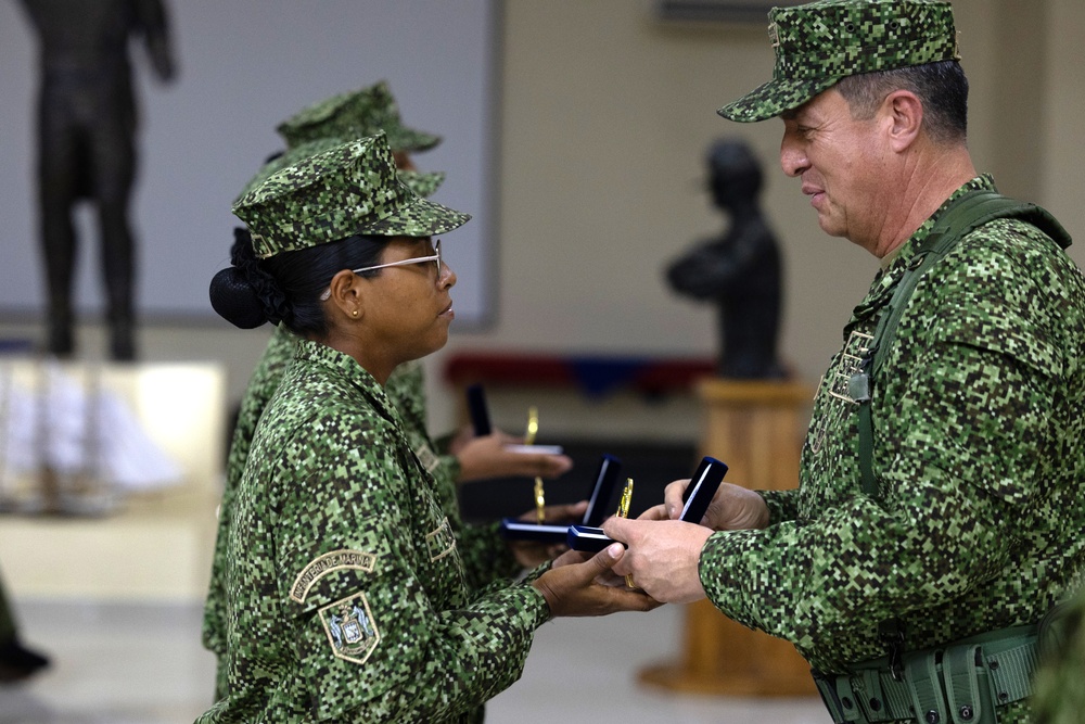 Infanteria de Marina de Colombia graduates first female recruits