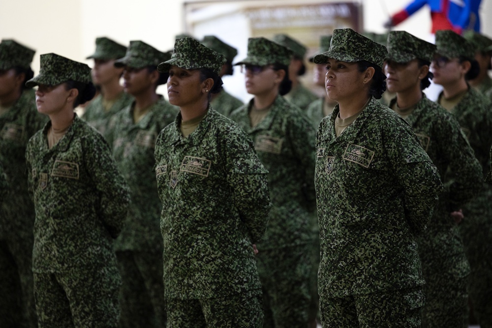 Infanteria de Marina de Colombia graduates first female recruits