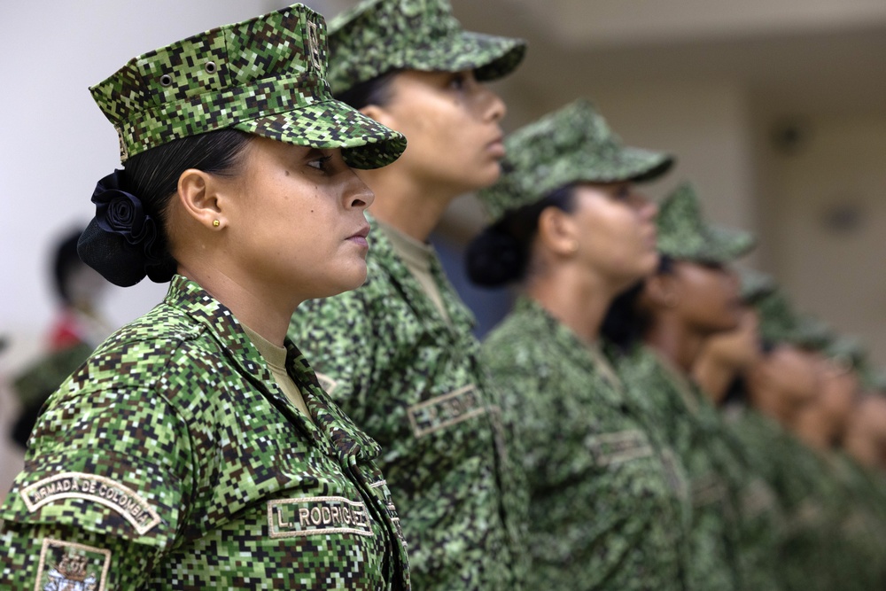 Infanteria de Marina de Colombia graduates first female recruits