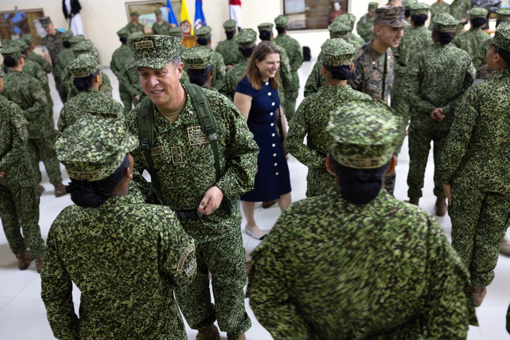 Infanteria de Marina de Colombia graduates first female recruits