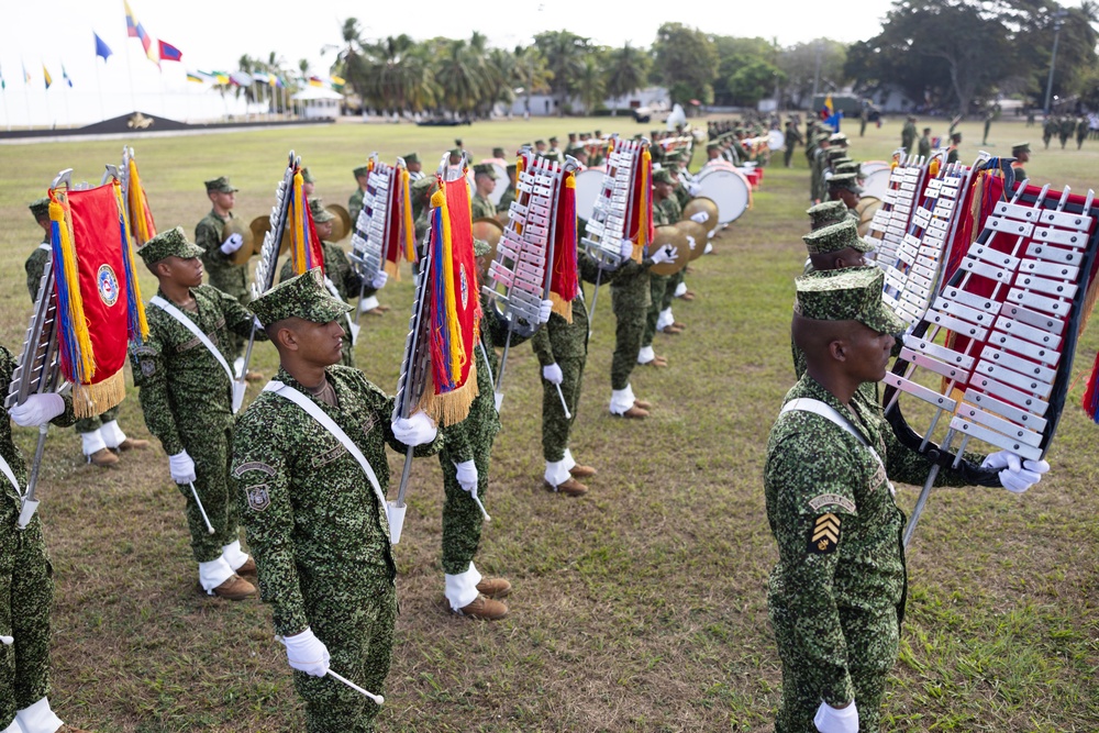 Infanteria de Marina de Colombia graduates first female recruits