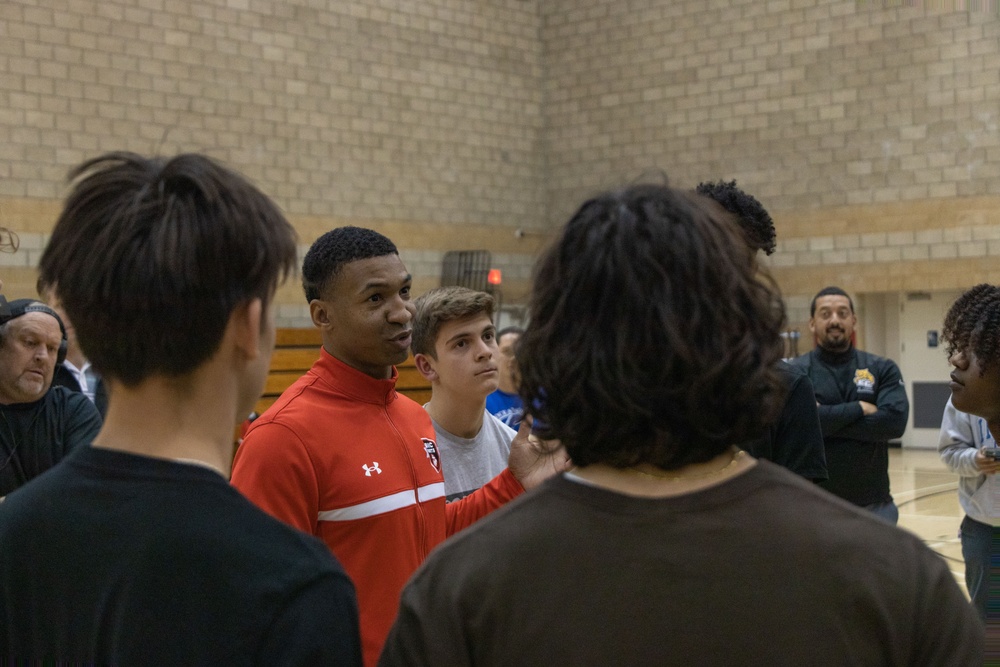 All-Marine Men’s Basketball Team leads seminar for local high school students