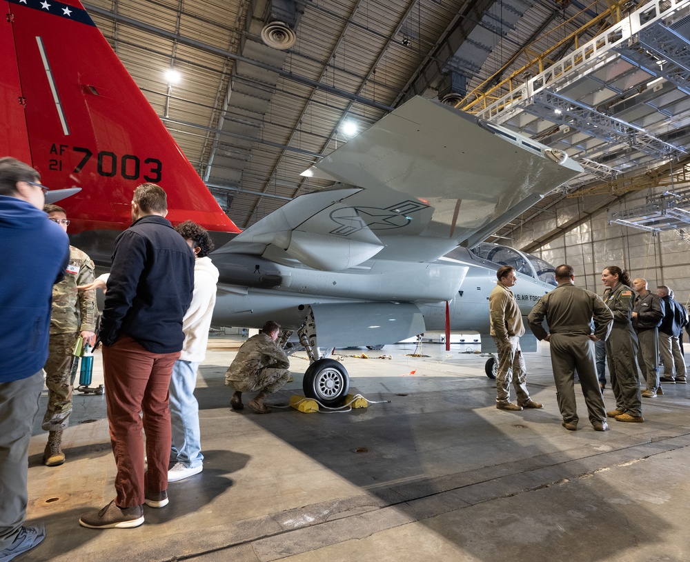T-7 Red Hawk arrives at Eglin