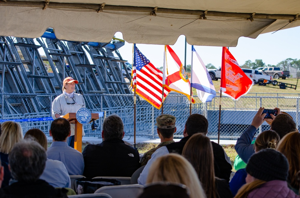 Holly Smith, Sanibel Council Woman, address the audience.