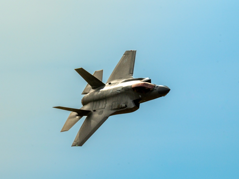 Luke Fighters Soar Over Gila Bend