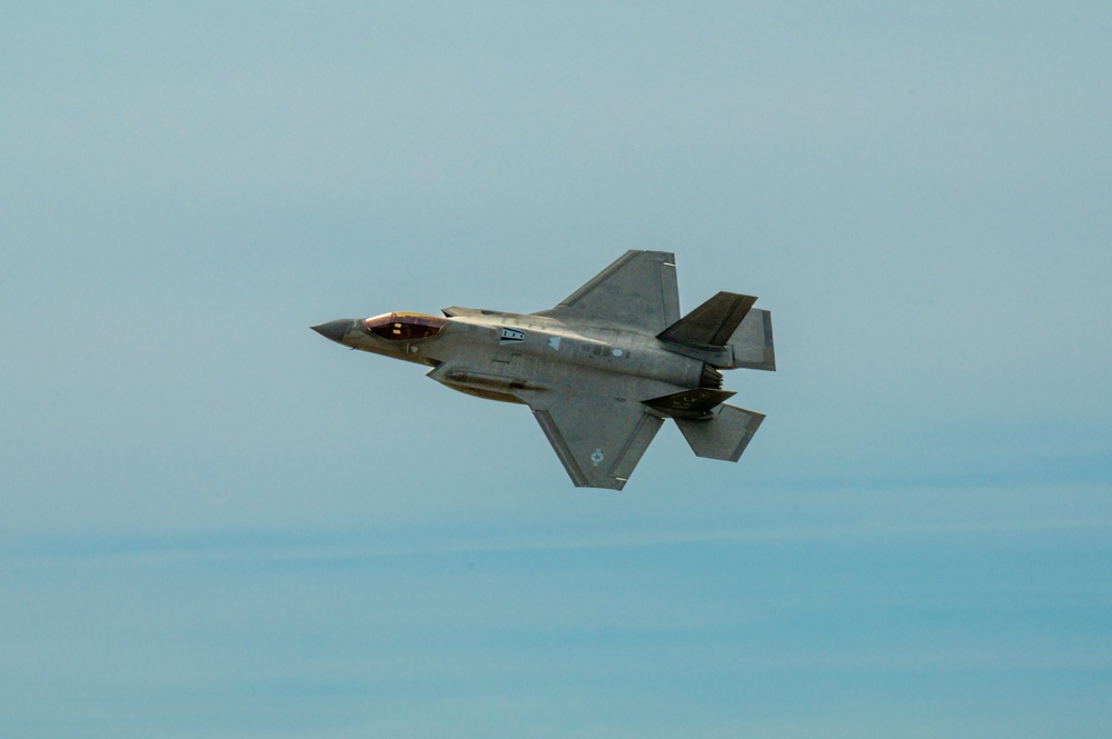 Luke Fighters Soar Over Gila Bend