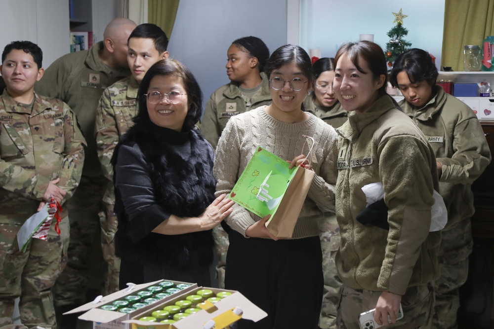 Camp Casey’s BOSS Program Brings Gifts and Holiday Cheer to Dongducheon Children