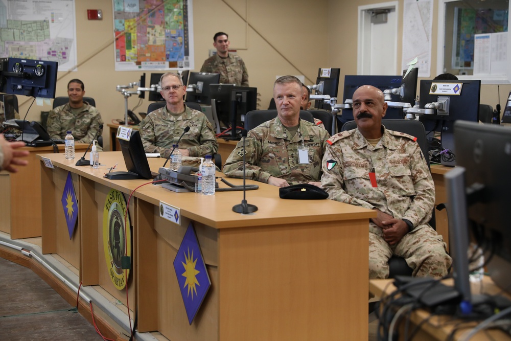 Kuwait Land Forces leaders visit TFS Headquarters