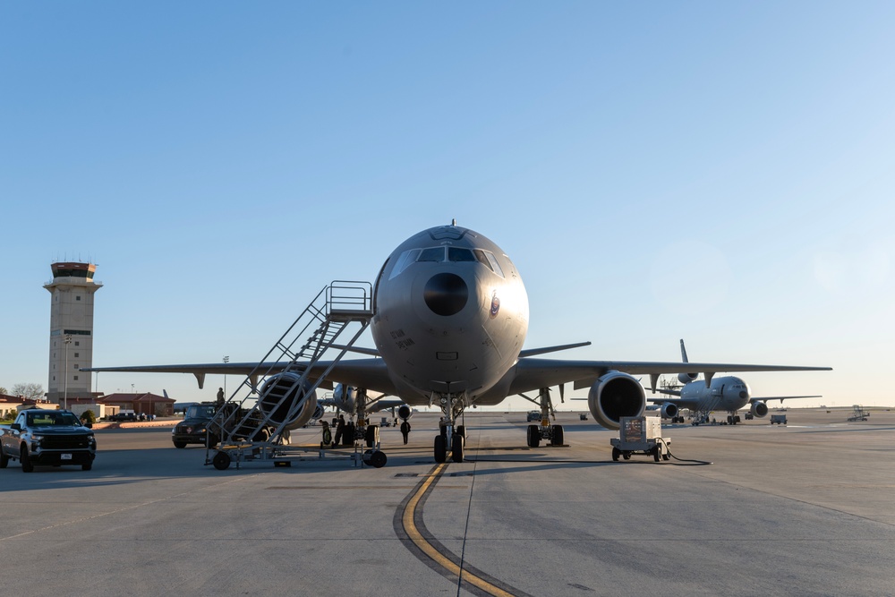 9th Air Refueling Squadron retires flagship KC-10 Extender