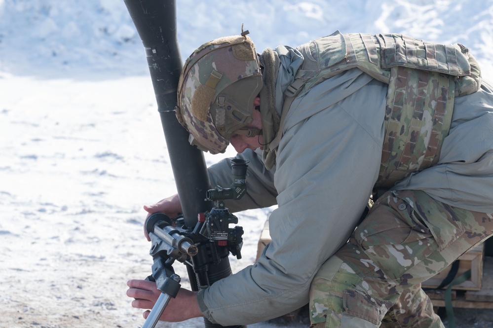 Army Guard Soldiers certify on 81mm mortars