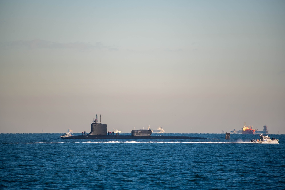 240105-N-NU510-1102 YOKOSUKA, Japan (Jan. 5, 2024)