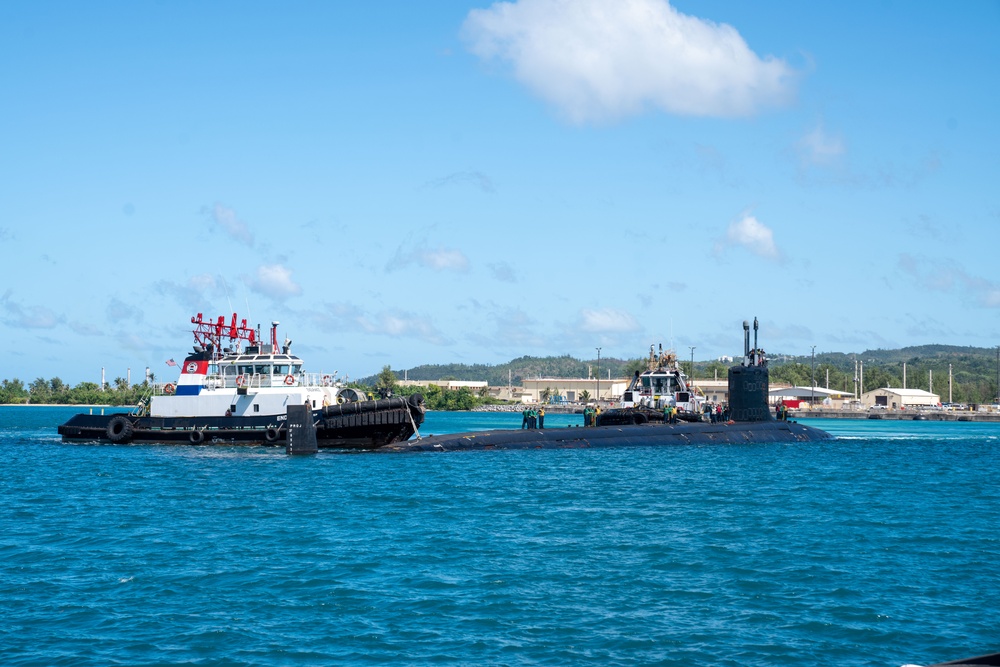 USS Missouri arrives at U.S. Naval Base Guam