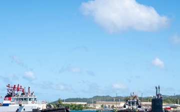 USS Missouri arrives at U.S. Naval Base Guam