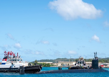 USS Missouri arrives at U.S. Naval Base Guam