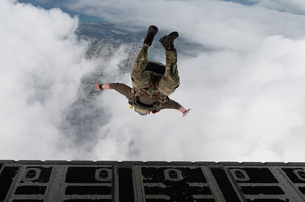 31st RQS, 353rd SOW conduct pararescue training