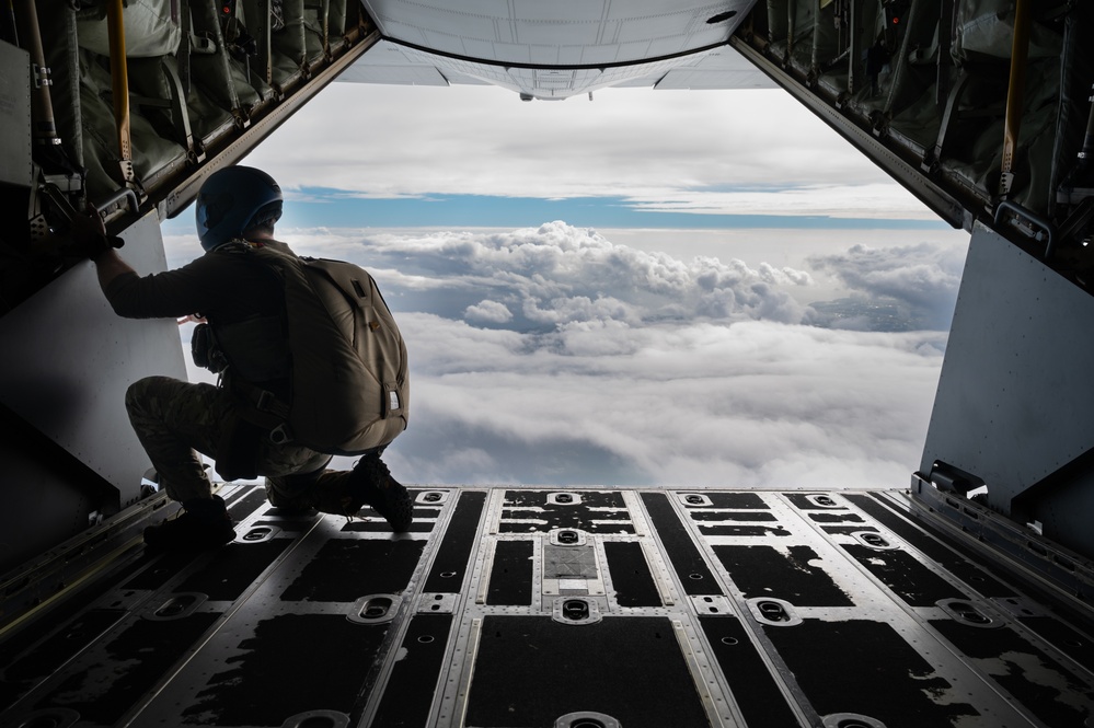 31st RQS, 353rd SOW conduct pararescue training